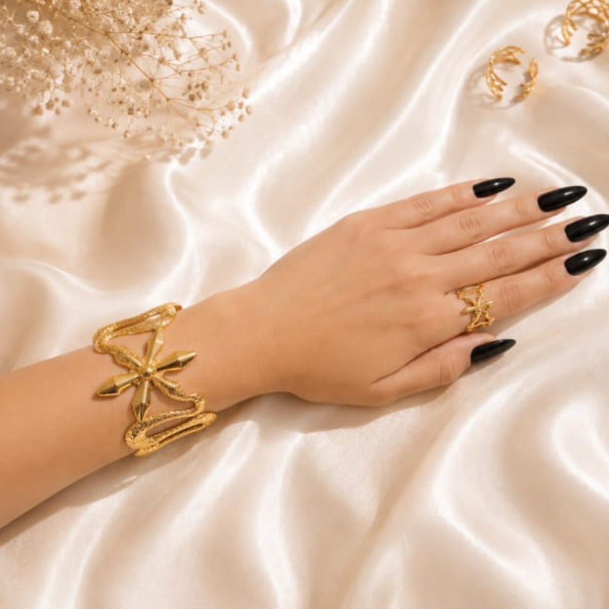 Hand Cuff with Ring