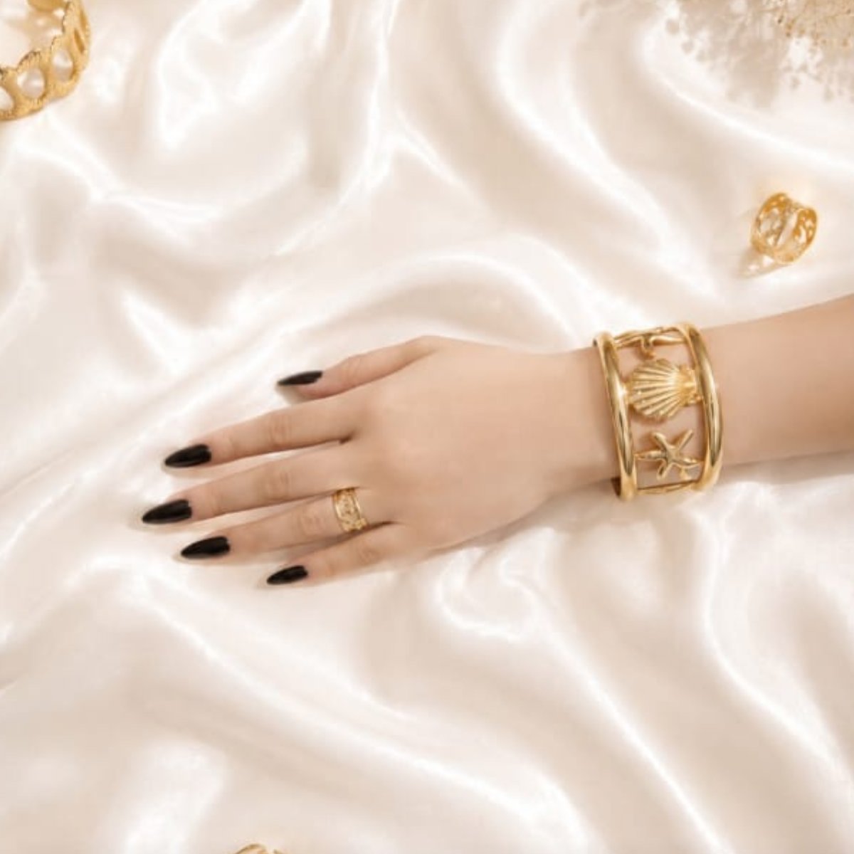 Hand Cuff with Ring