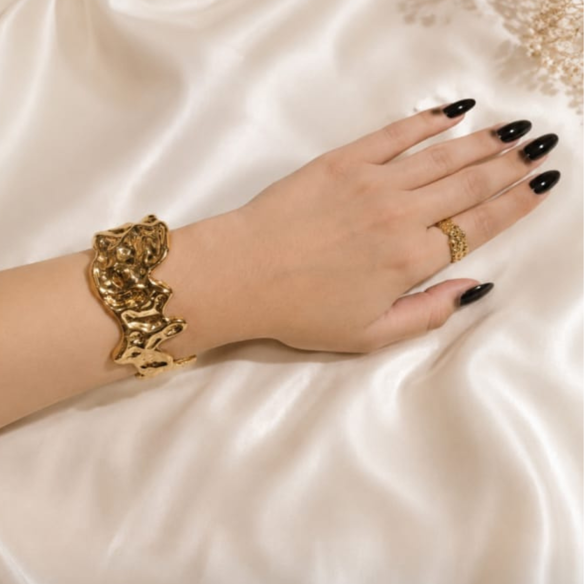 Hand Cuff with Ring